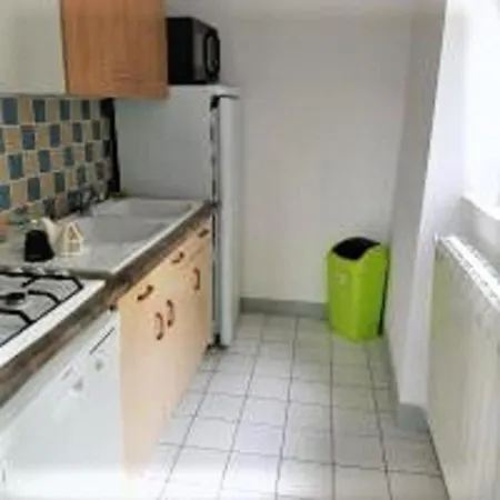 Location Vacances Courtin Apartman *