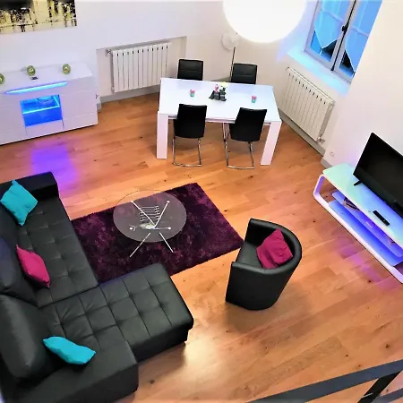 Location Vacances Courtin Apartman *